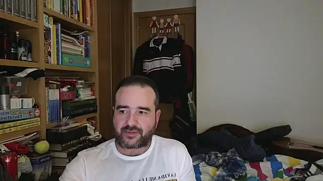 Snapshot of curiosillo83 chatting on April 4, 8:45 am curiosillo83 online show from April 4, 8:45 am
