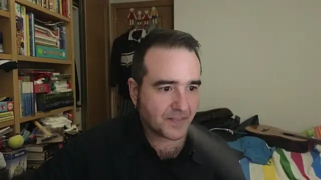 Snapshot of curiosillo83 chatting on April 9, 11:54 pm curiosillo83 online show from April 9, 11:54 pm