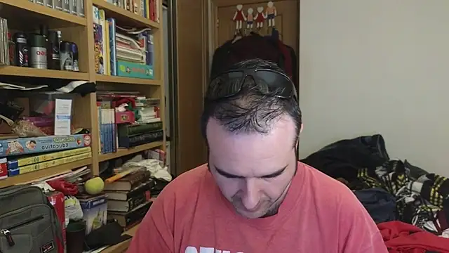 Snapshot of curiosillo83 chatting on April 18, 5:06 pm curiosillo83 online show from April 18, 5:06 pm