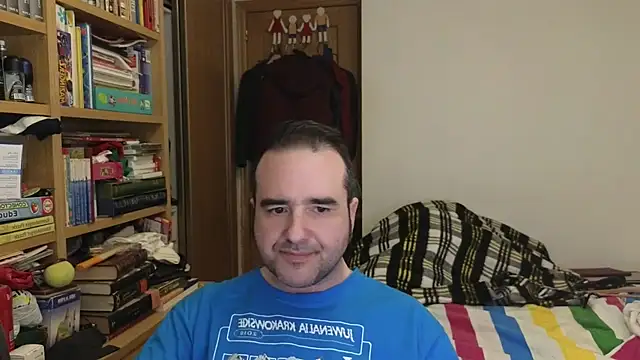Snapshot of curiosillo83 chatting on April 19, 9:52 am curiosillo83 online show from April 19, 9:52 am