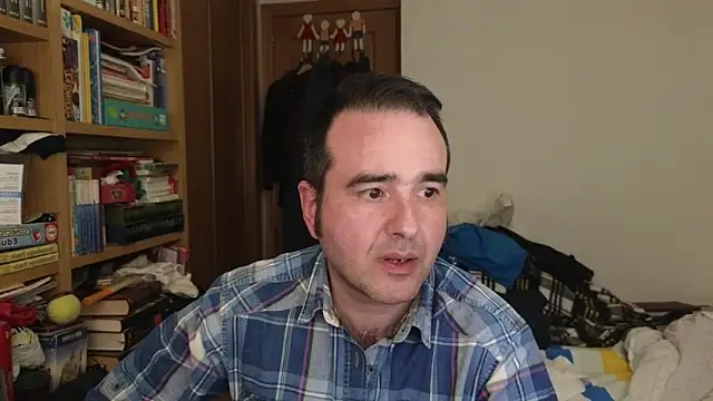 Snapshot of curiosillo83 chatting on April 20, 2:31 pm curiosillo83 online show from April 20, 2:31 pm