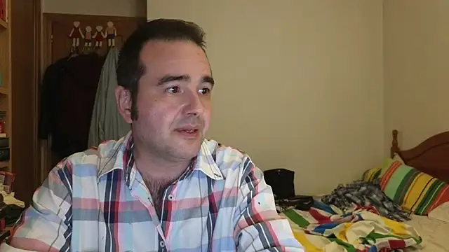 Snapshot of curiosillo83 chatting on April 23, 3:03 pm curiosillo83 online show from April 23, 3:03 pm