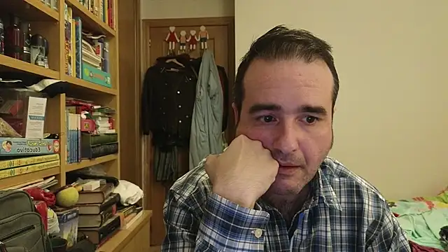 Snapshot of curiosillo83 chatting on April 28, 2:11 pm curiosillo83 online show from April 28, 2:11 pm