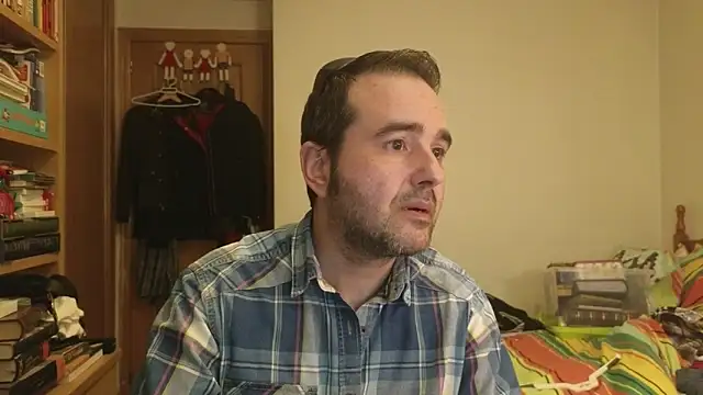 Snapshot of curiosillo83 chatting on May 18, 2:12 pm curiosillo83 online show from May 18, 2:12 pm