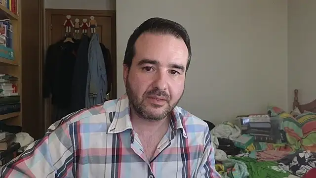 Snapshot of curiosillo83 chatting on May 26, 3:08 pm curiosillo83 online show from May 26, 3:08 pm