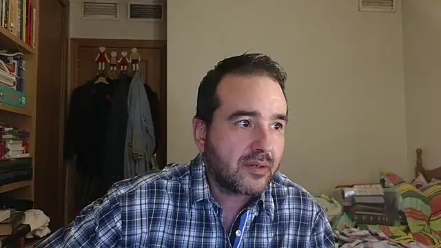 Snapshot of curiosillo83 chatting on May 27, 2:47 pm curiosillo83 online show from May 27, 2:47 pm