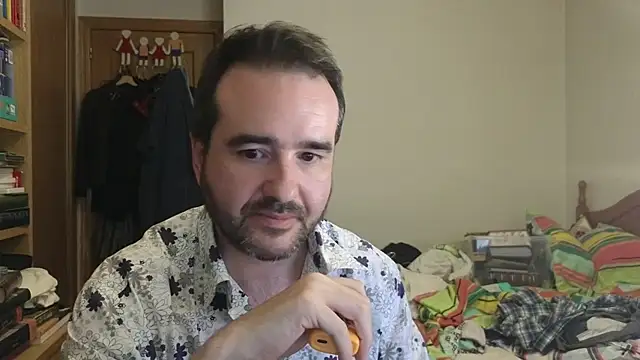 Snapshot of curiosillo83 chatting on May 28, 2:47 pm curiosillo83 online show from May 28, 2:47 pm