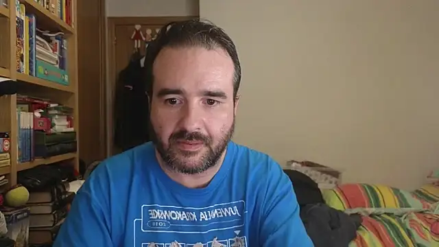 Snapshot of curiosillo83 chatting on June 6, 11:09 pm curiosillo83 online show from June 6, 11:09 pm