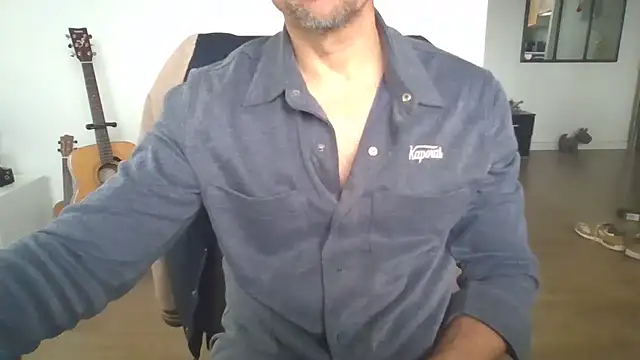 Snapshot of jouet75 chatting on May 5, 2:14 pm jouet75 online show from May 5, 2:14 pm