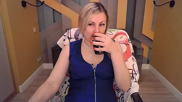 Snapshot of Candy_Long chatting on February 6, 6:29 am Candy Long online show from February 6, 6:29 am