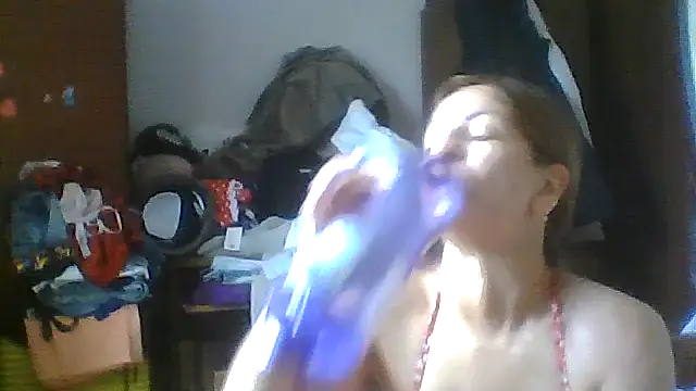 Snapshot of ShawnaAdams chatting on July 9, 10:19 am ShawnaAdams online show from July 9, 10:19 am