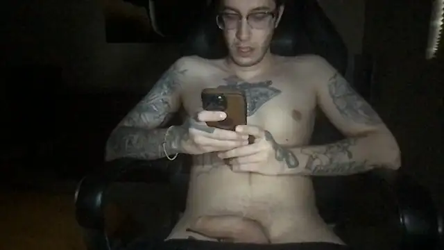 Snapshot of Bwcjoshbanks chatting on April 21, 11:29 pm Bwcjoshbanks online show from April 21, 11:29 pm