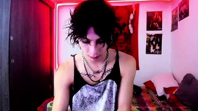 Snapshot of dussk_ chatting on December 13, 7:15 am dussk online show from December 13, 7:15 am