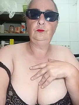 Snapshot of eroticjessitop chatting on May 1, 5:17 pm eroticjessitop online show from May 1, 5:17 pm