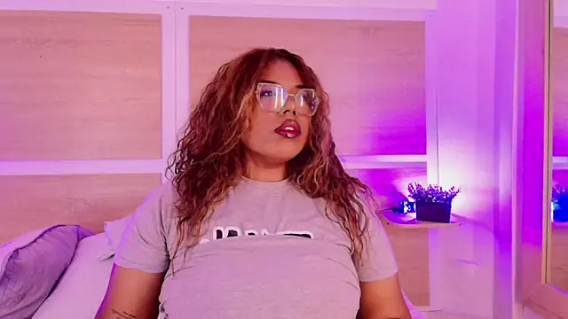 Snapshot of _nickypurple_ chatting on May 28, 6:38 pm nickypurple online show from May 28, 6:38 pm