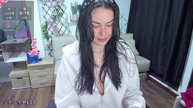 Snapshot of Lunlunera chatting on February 7, 6:56 am Lunlunera online show from February 7, 6:56 am