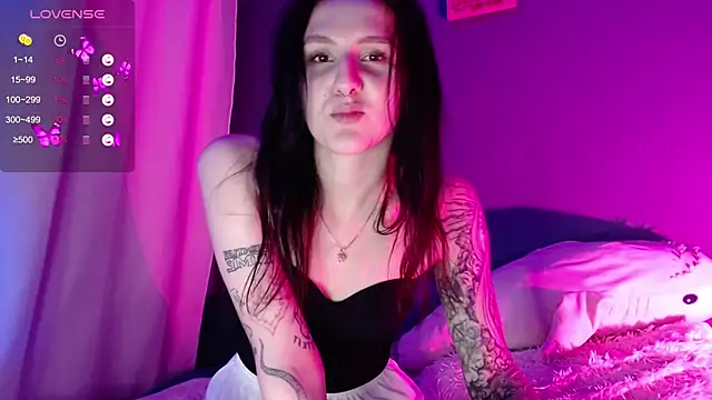 Snapshot of NiaEllis chatting on October 10, 5:56 pm NiaEllis online show from October 10, 5:56 pm