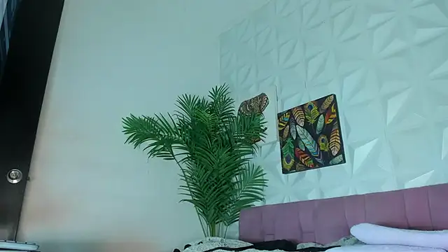 Hellen Sky online show from October 31, 7:04 pm