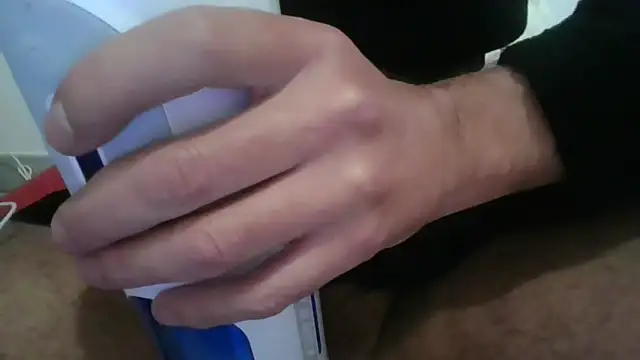 Snapshot of toulousain77 chatting on February 16, 8:11 pm toulousain77 online show from February 16, 8:11 pm