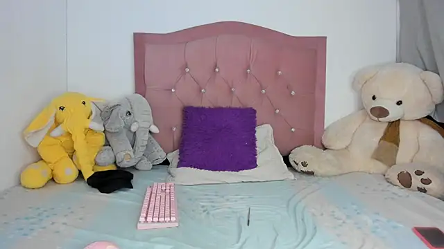 LittleAngelx online show from May 23, 3:56 am