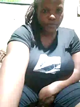 pretty-donna online show from April 18, 4:00 pm