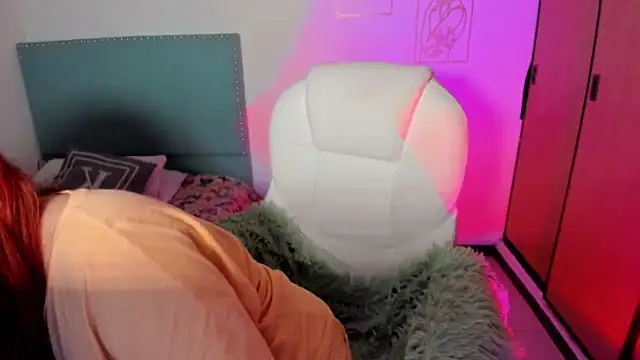 damn that booty online show from November 20, 10:26 am