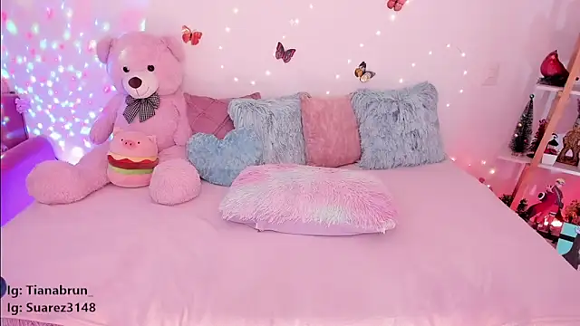 Zara uwu  online show from February 17, 2:59 pm