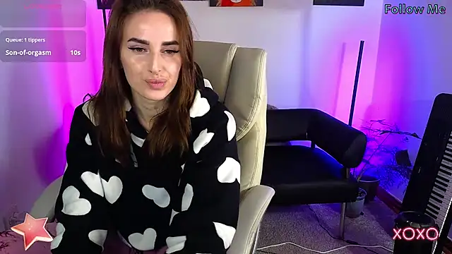 xx adrihanna xx online show from March 6, 4:28 pm