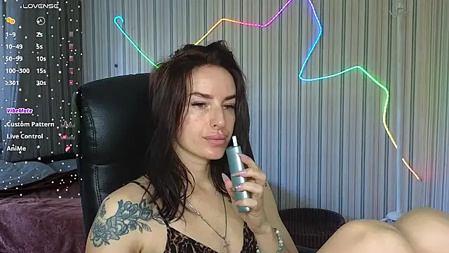 xx adrihanna xx online show from July 17, 6:53 am