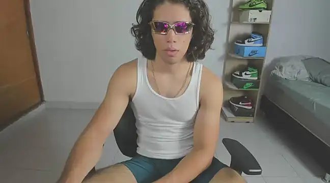 imtonny19 online show from February 18, 1:43 am