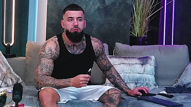 masterkingofmusclee online show from February 12, 6:19 am