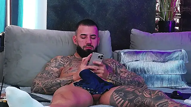 masterkingofmusclee online show from February 25, 10:15 am