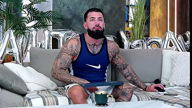 masterkingofmusclee online show from October 24, 6:43 am