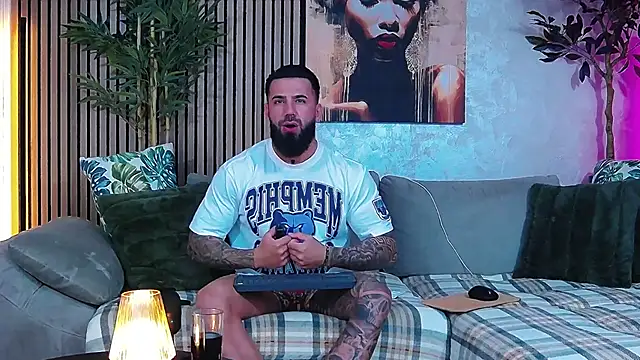 masterkingofmusclee online show from April 15, 7:58 pm