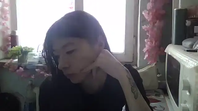 CarlyJoy online show from December 4, 8:23 am