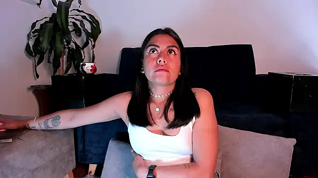 im amber online show from March 9, 1:04 pm