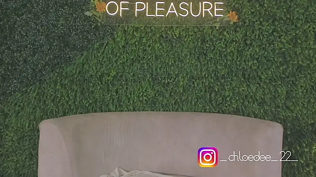 Snapshot of chloe_d chatting on October 7, 12:24 pm chloe d online show from October 7, 12:24 pm
