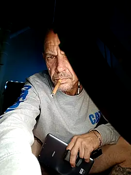 deepstroker42071 online show from September 23, 5:32 am