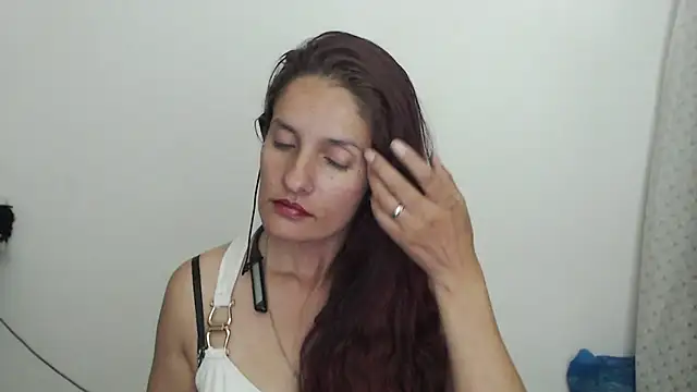Snapshot of catalina_duran1 chatting on June 25, 3:28 am catalina duran1 online show from June 25, 3:28 am