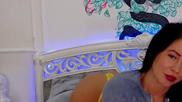 CrissyTaylor online show from February 16, 6:32 am