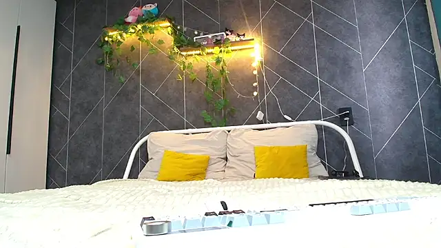 KathrineBerry online show from April 18, 6:50 am