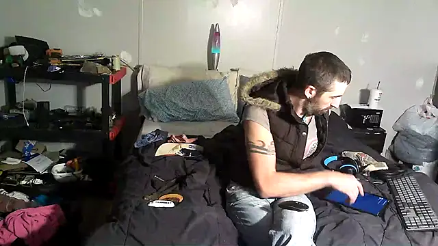 Bi curious86 online show from November 3, 4:47 am