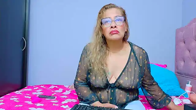 Snapshot of TifanyNasty chatting on September 22, 11:29 pm TifanyNasty online show from September 22, 11:29 pm