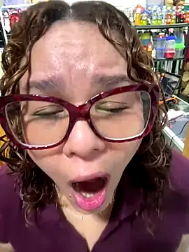 ROSALIALUCY online show from October 6, 12:24 pm