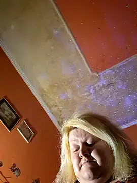 Snapshot of ducicsajsziii chatting on February 18, 10:14 pm ducicsajsziii online show from February 18, 10:14 pm