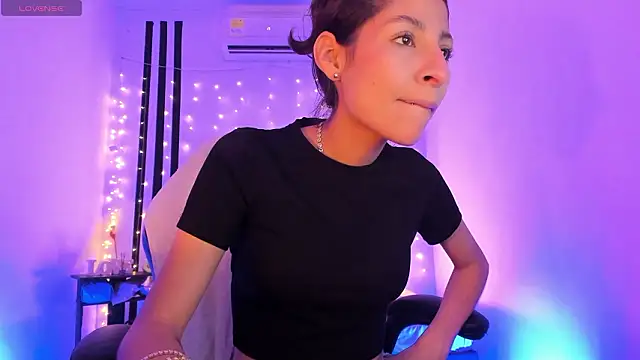 Snapshot of Gorgeous_Team chatting on February 17, 6:25 pm Gorgeous Team online show from February 17, 6:25 pm