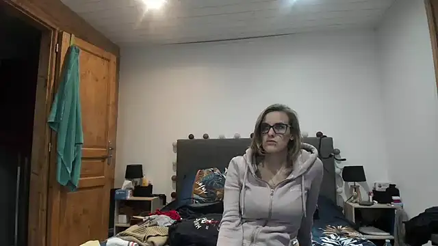 Snapshot of Madame_Callie chatting on April 19, 8:00 pm Madame Callie online show from April 19, 8:00 pm