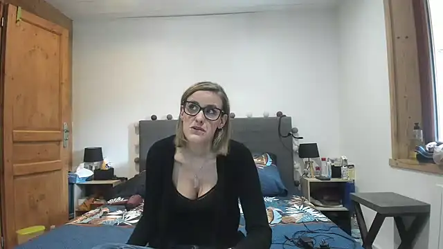 Snapshot of Madame_Callie chatting on May 14, 1:29 pm Madame Callie online show from May 14, 1:29 pm
