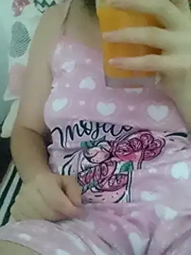 Snapshot of bruna_safadinhaa chatting on June 14, 2:19 pm bruna safadinhaa online show from June 14, 2:19 pm