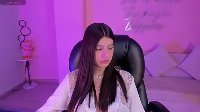 Snapshot of AlessiaCorleone_ chatting on December 27, 10:05 pm AlessiaCorleone online show from December 27, 10:05 pm